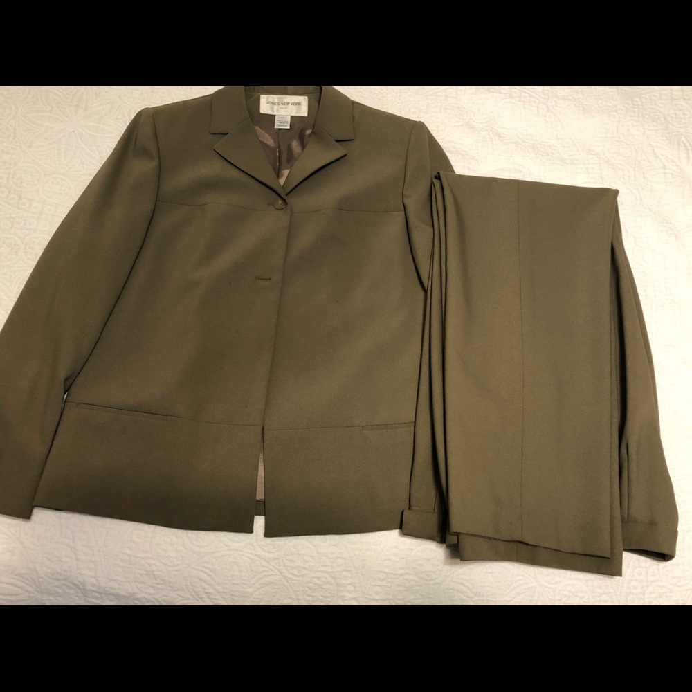 Two pieces Formal suit from Blazer & plants